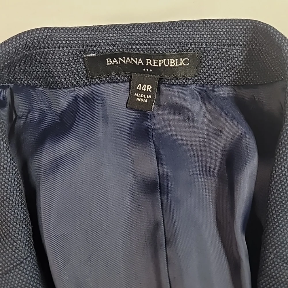 Banana Republic Men's blue slim fit blazer 44R 2 button polyester blend‎